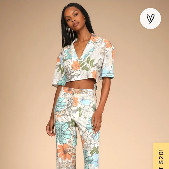 Lulus Tropical Weather Ivory Floral Print Tie-Back Button-Up Crop Top - Picture 3 of 3
